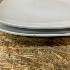 N(7683）★直接引き取り限定★ 四角いお皿 大皿 ホワイト 盛り付け皿 陶器 ２枚 中古の画像