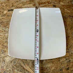 N(7683）★直接引き取り限定★ 四角いお皿 大皿 ホワイト 盛り付け皿 陶器 ２枚 中古の画像