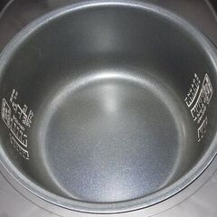 【直接引き取りのみ】 2023年製 炊飯ジャー ヤマゼン YJP-DM102(B) 5.5合炊き R7-0018の画像