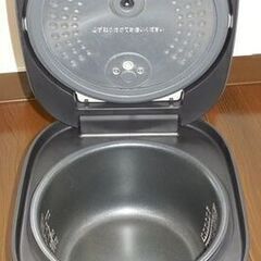 【直接引き取りのみ】 2023年製 炊飯ジャー ヤマゼン YJP-DM102(B) 5.5合炊き R7-0018の画像