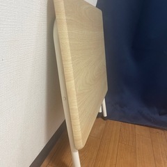 折りたたみテーブルの画像
