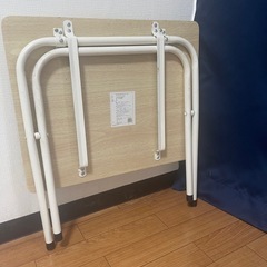 折りたたみテーブルの画像