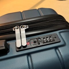 【ジャンク品】スーツケース　TSAロック付き　キャリーケース　機内持込サイズの画像