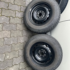 ブロックパターンタイヤの画像