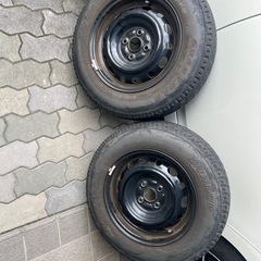 ブロックパターンタイヤの画像