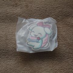 くら寿司大阪万博店　ビッくらポン　ラバーチャーム　えびリボンちゃんの画像