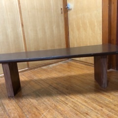 細長いテーブルの画像