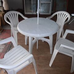 627# 中古　ホワイトガーデンテーブル・チェア・パラソルセット　(3セット在庫あります。)の画像