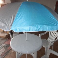 627# 中古　ホワイトガーデンテーブル・チェア・パラソルセット　(3セット在庫あります。)の画像