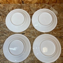 C(7684)★直接引き取り限定★ 丸皿 4枚セット 大皿 白 盛り付け皿 陶器 中古の画像