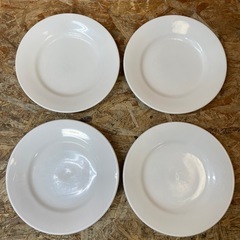 C(7684)★直接引き取り限定★ 丸皿 4枚セット 大皿 白 盛り付け皿 陶器 中古の画像