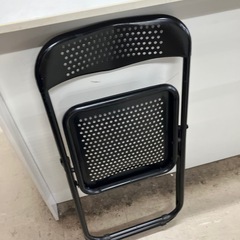 石2511-267 パンチングメタル　折り畳みチェア　キズ汚れ有りの画像