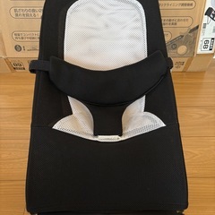 Smart Angel ベビーバウンサー エア　ブラック×ホワイト　おもちゃ付きの画像