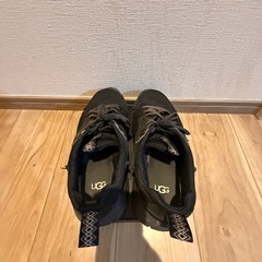 UGG ブラック　スニーカーの画像
