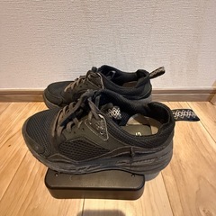 UGG ブラック　スニーカーの画像