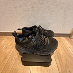 UGG ブラック　スニーカーの画像