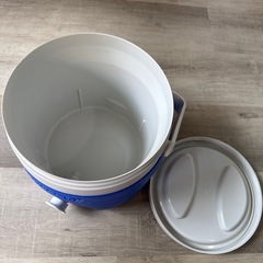 【美品】アウトドア　　ウォータージャグの画像
