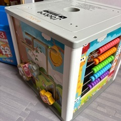 木のおもちゃ2個の画像