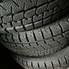 ヨコハマスタッドレスタイヤ 225/55R18の画像
