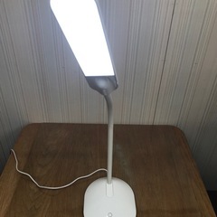 ☆アイリスオーヤマ LEDデスクライト PDL-101 2019年製の画像