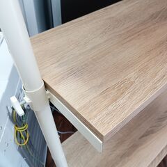 突っ張り式マルチシェルフ　壁面シェルフ　つっぱり　フリーラック　収納棚　ホワイト　ナチュラル　サイズ（約）幅86×奥24　　■近隣配送無料 買取GO‼　栄和店の画像