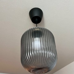 イケア ソルクリント テーブルランプ（LED電球付き）の画像