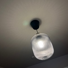 イケア ソルクリント テーブルランプ（LED電球付き）の画像