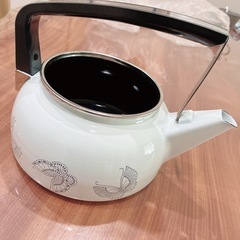 昭和レトロ　ハナエモリのホーローやかんの画像