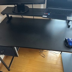 オフィスデスクの画像