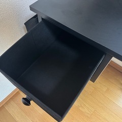 オフィスデスクの画像