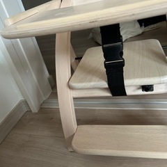 子供椅子、木製の画像