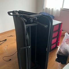 テレビ台、ソファ、ベットの画像