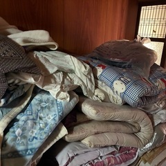 たくさんのふとん布団の画像