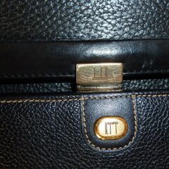 ダンヒルの名が財布、セカンドバック、程度の良いしぼ入りの高級バック、長財布です。の画像