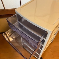 キャスター付きキャビネットの画像