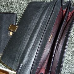 ダンヒルの名が財布、セカンドバック、程度の良いしぼ入りの高級バック、長財布です。の画像