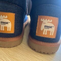 moz デニム風 ムートンブーツ ボタン付き ファーブーツ 22cmの画像