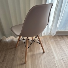 ニトリ 北欧風シンプルシェル型チェア 椅子 ダイニングチェア　グレージュ②の画像