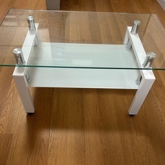 ガラステーブルの画像