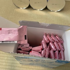 【お譲り先決まりました】明治ステップ　キューブ&粉ミルク3缶の画像