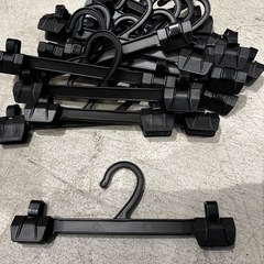 業務用 ハンガー　パンツハンガー、スカートハンガー　3種80本　プラスチック黒の画像
