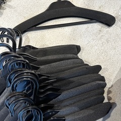 業務用 ハンガー　パンツハンガー、スカートハンガー　3種80本　プラスチック黒の画像