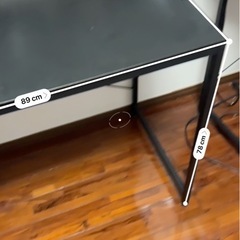 シンプルなつくえ机の画像