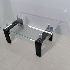 ガラスのローテーブルの画像
