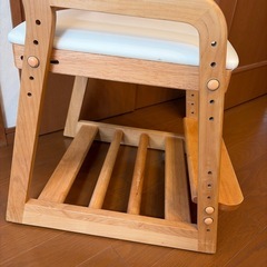 子供用キャスター付き学習チェアの画像