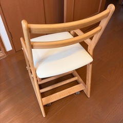 子供用キャスター付き学習チェアの画像