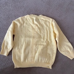 黄色カーディガンの画像