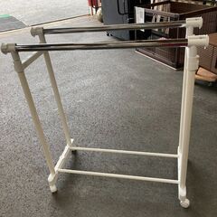 伸縮パイプハンガーラックの画像