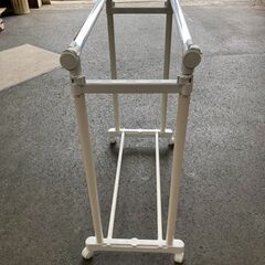 伸縮パイプハンガーラックの画像