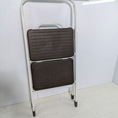 折り畳み２段脚立。手すり付き。の画像